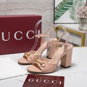 Gucci Women's Pink Heels with Gold Detail